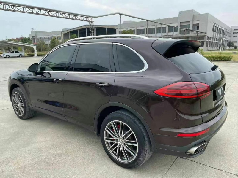 武汉17年保时捷卡宴8