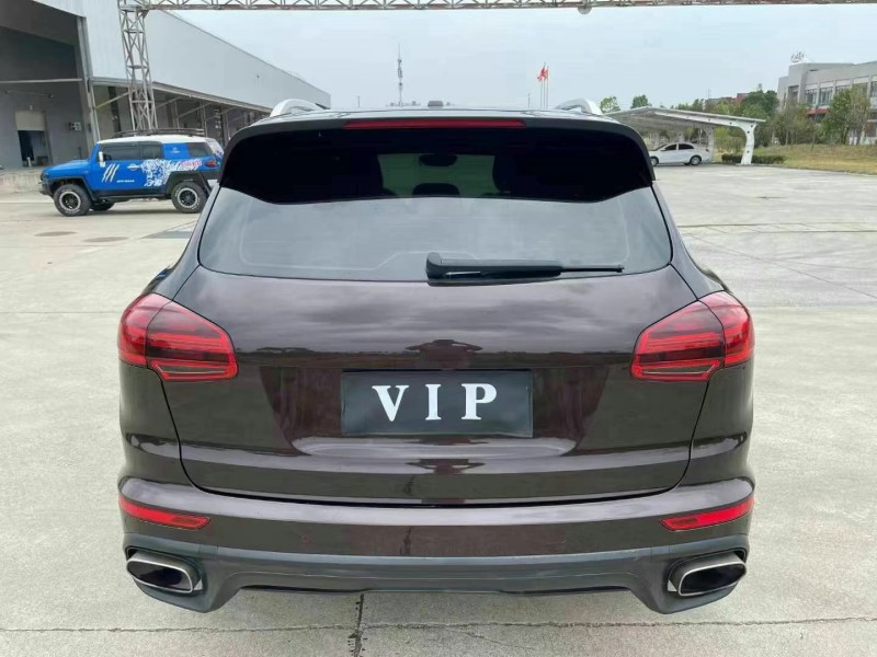 武汉17年保时捷卡宴9