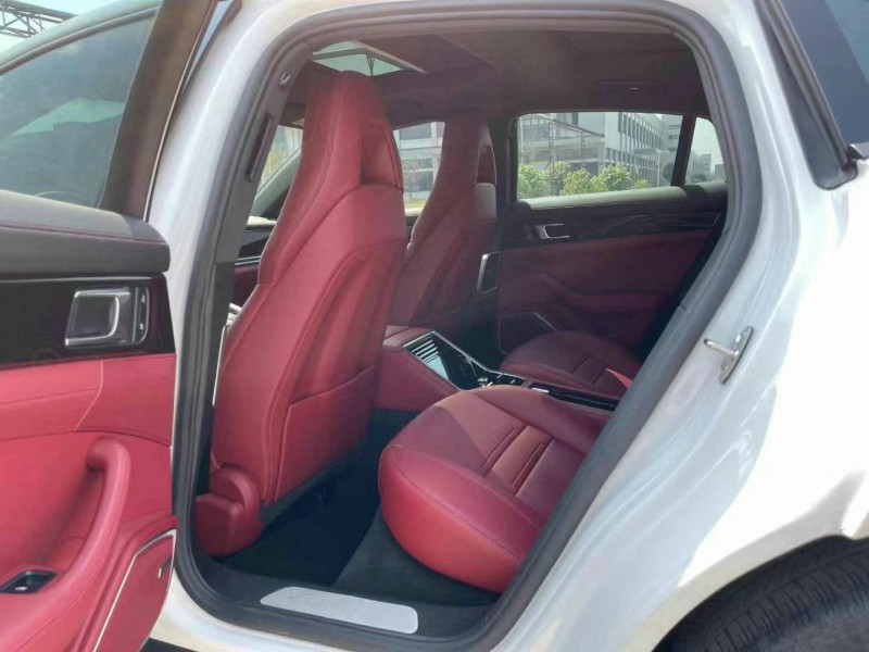 武汉22年保时捷帕拉梅拉6