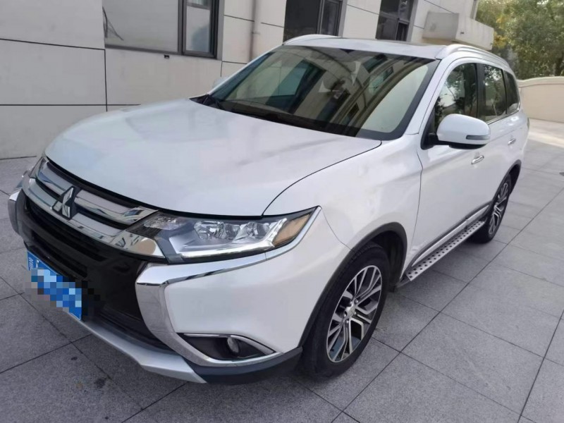 保定18年三菱欧蓝德2