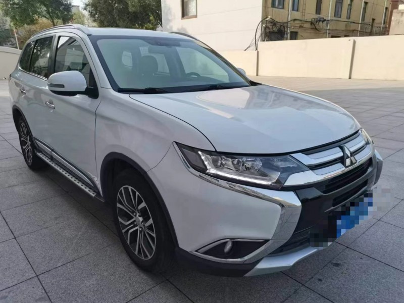 保定18年三菱欧蓝德3