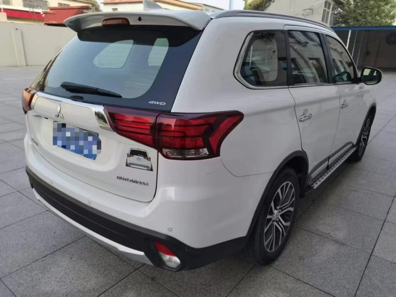 保定18年三菱欧蓝德4