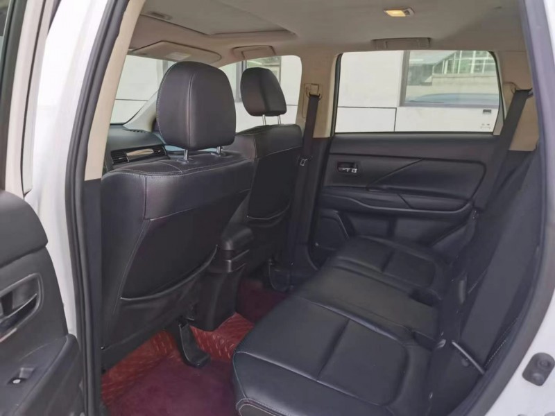 保定18年三菱欧蓝德6