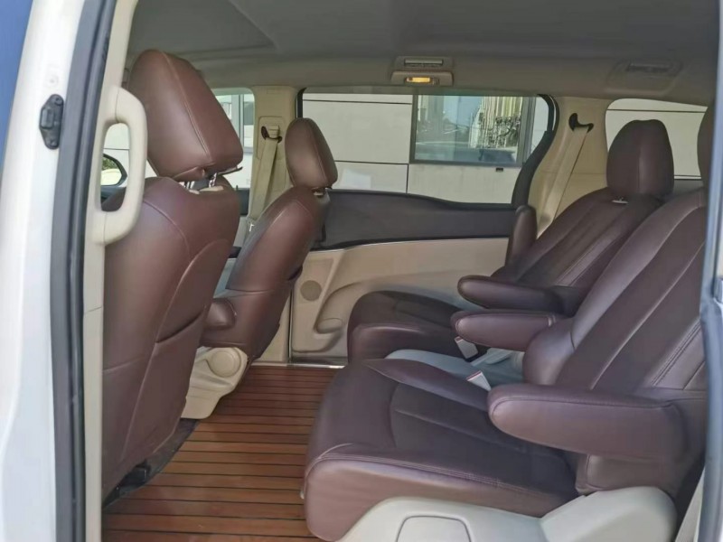 保定18年别克GL86