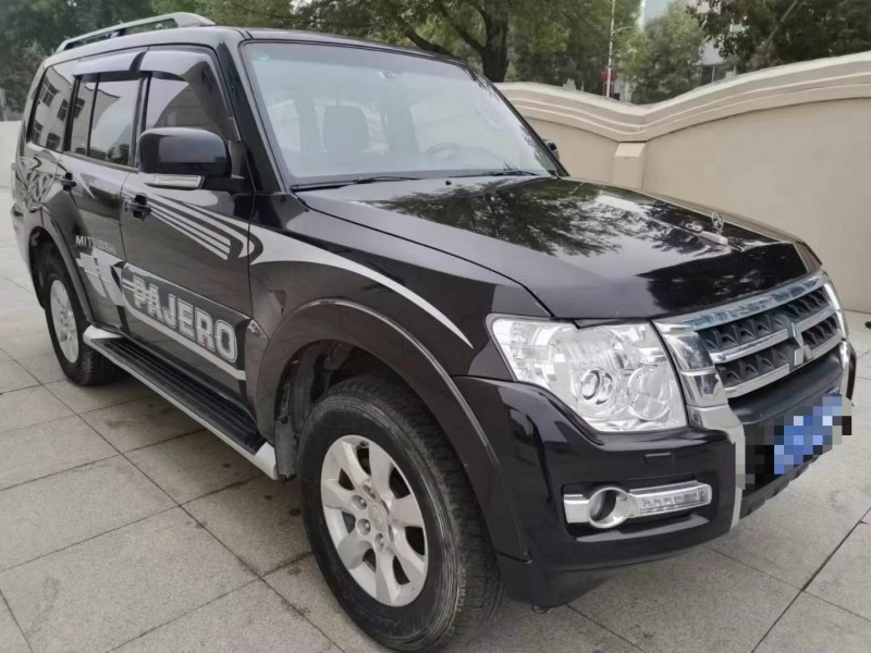 保定16年三菱帕杰罗3