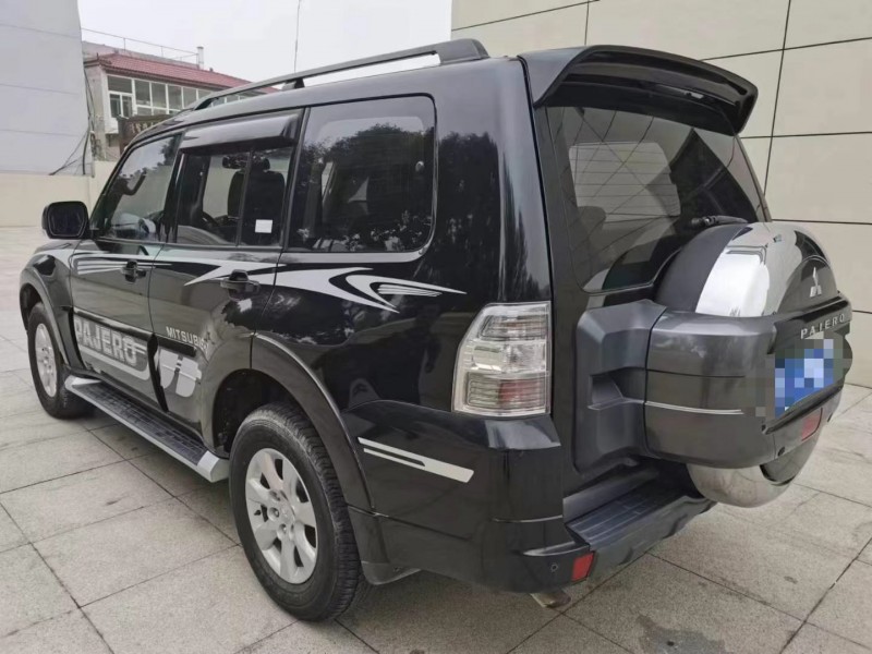 保定16年三菱帕杰罗5