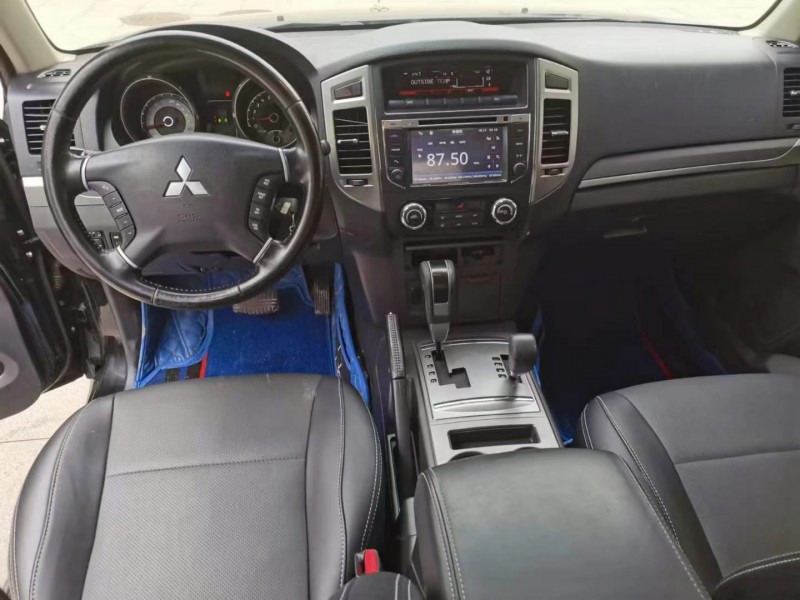 保定16年三菱帕杰罗7