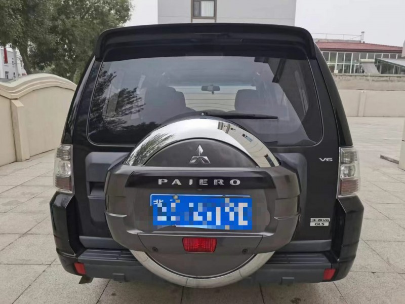 保定16年三菱帕杰罗9