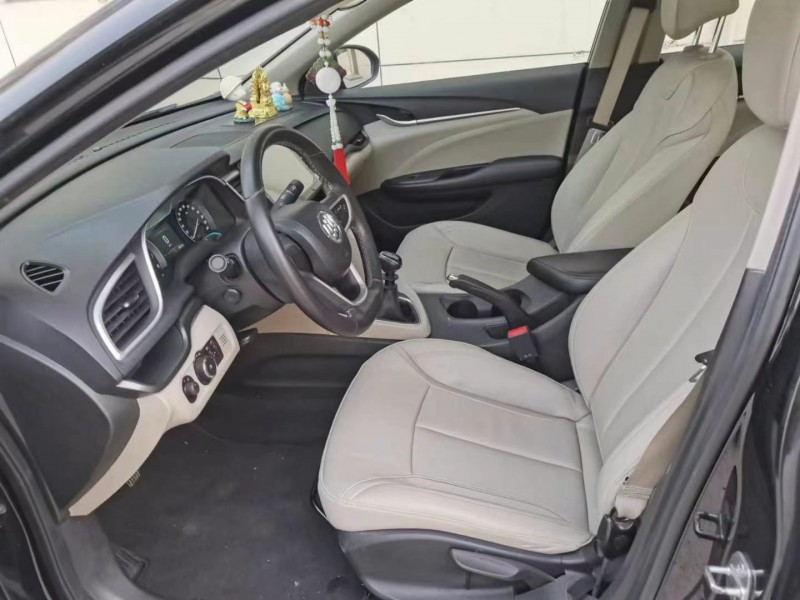 保定18年别克英朗8