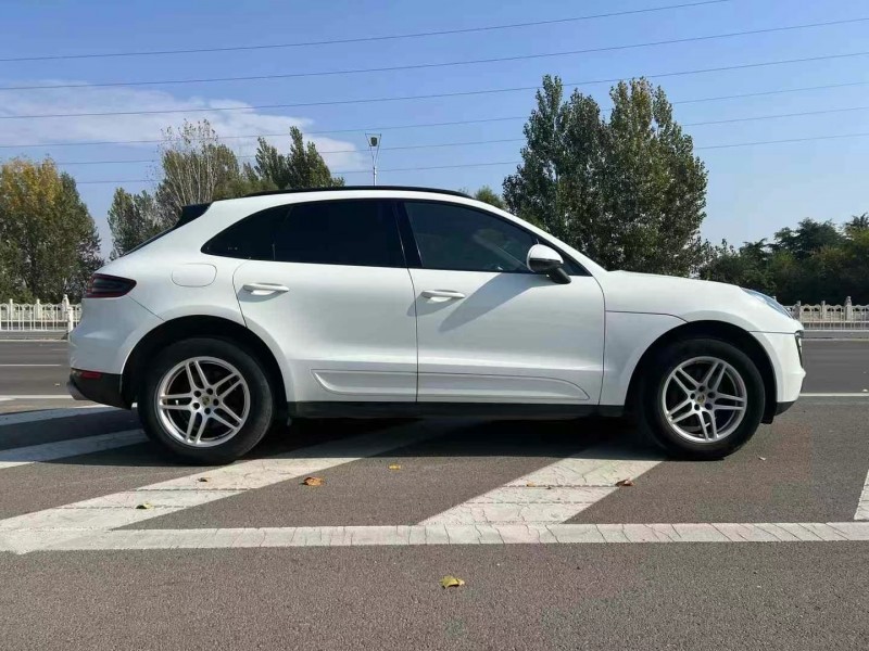 济宁18年保时捷Macan9