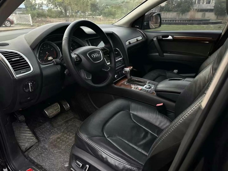 济宁14年奥迪Q75