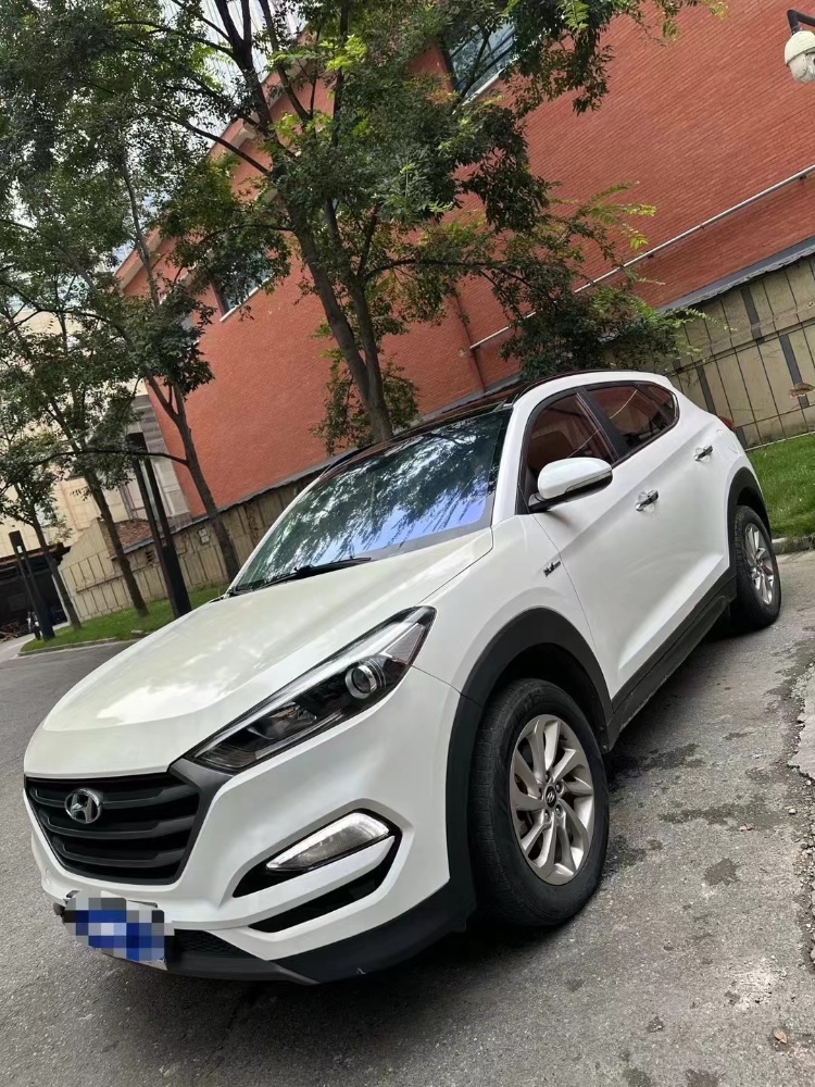 成都16年现代途胜2