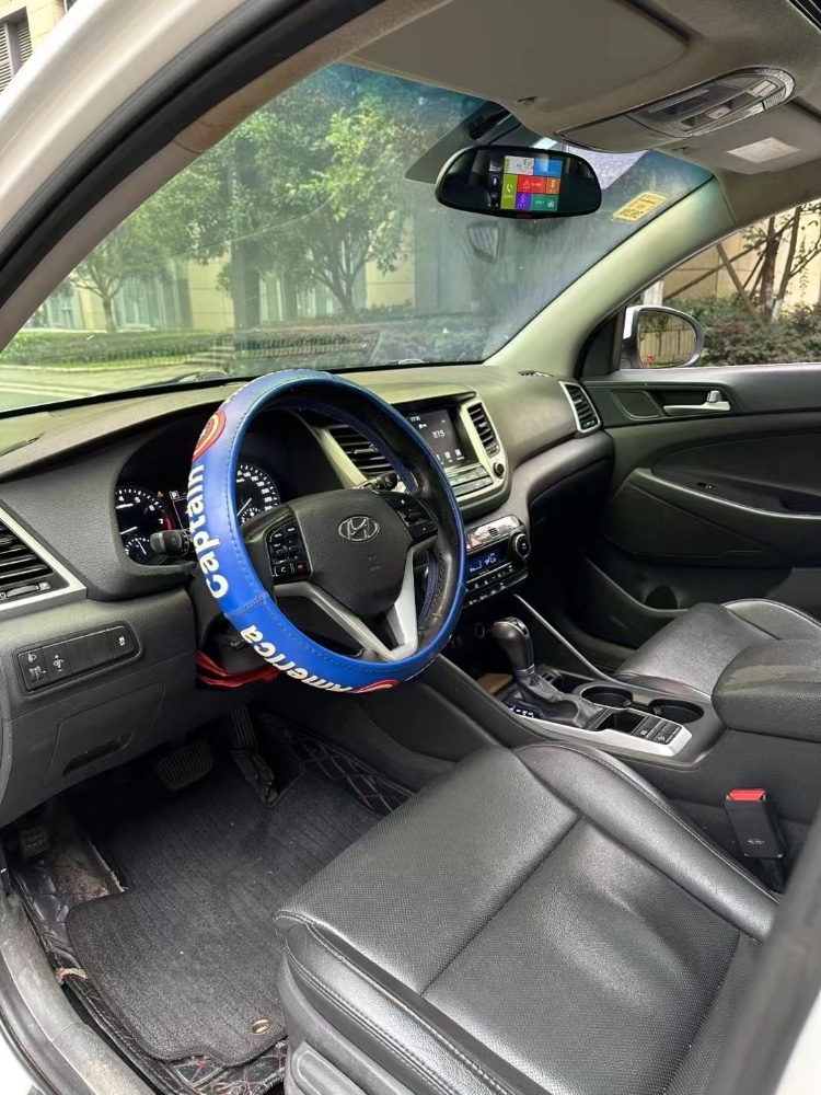 成都16年现代途胜4