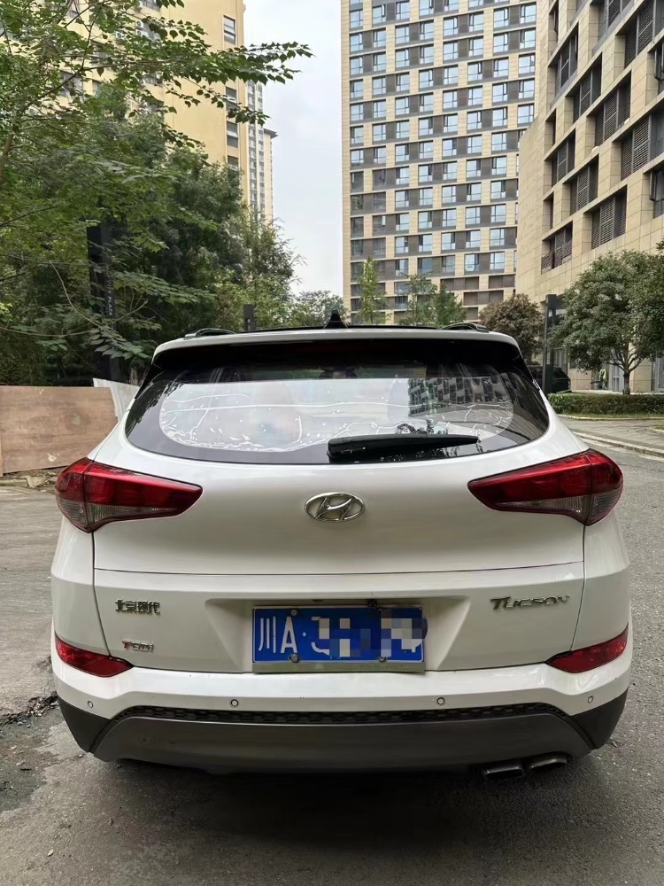 成都16年现代途胜9