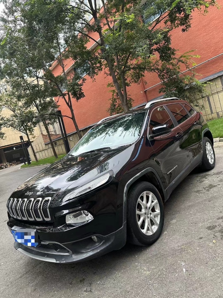 成都19年Jeep自由光2