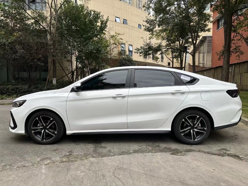 成都24年吉利缤瑞3