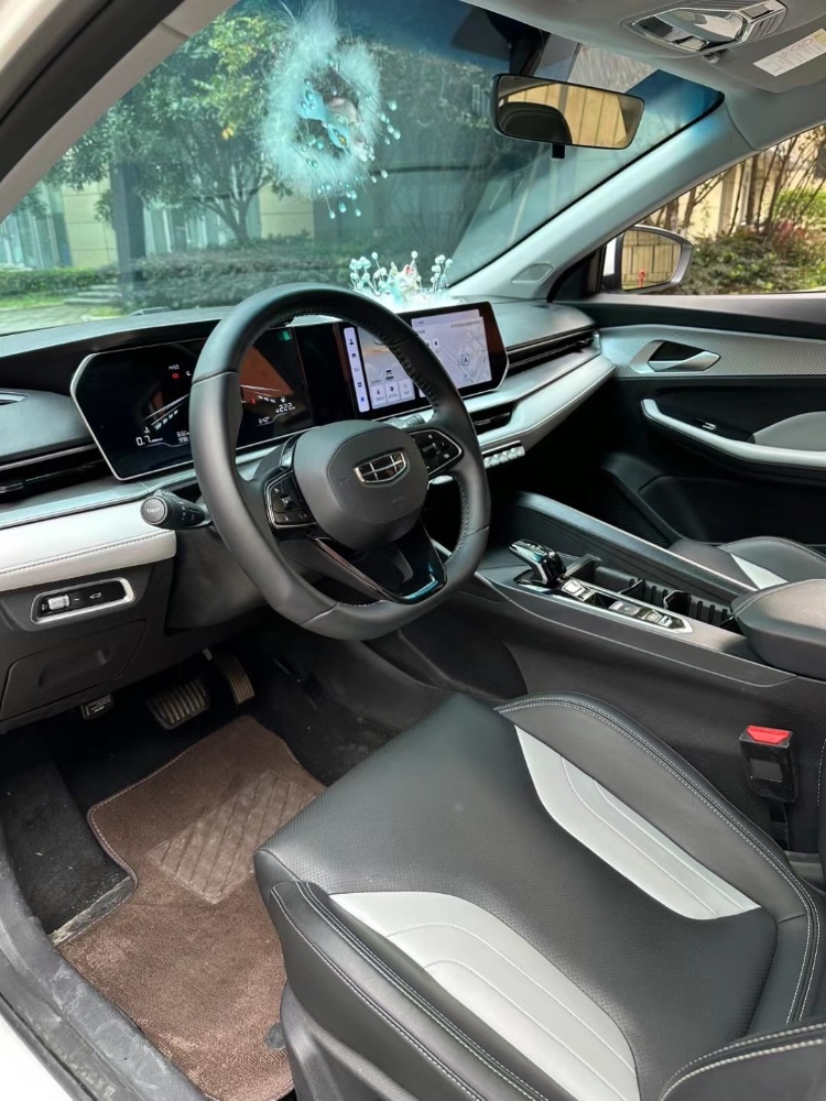 成都24年吉利缤瑞4