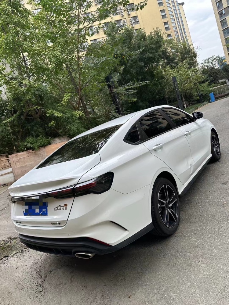 成都24年吉利缤瑞8