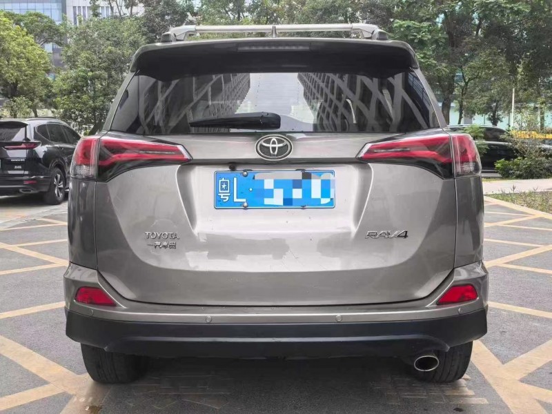 广州18年丰田RAV4荣放8