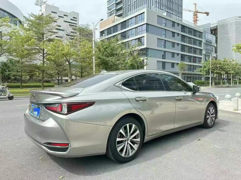广州19年雷克萨斯ES8