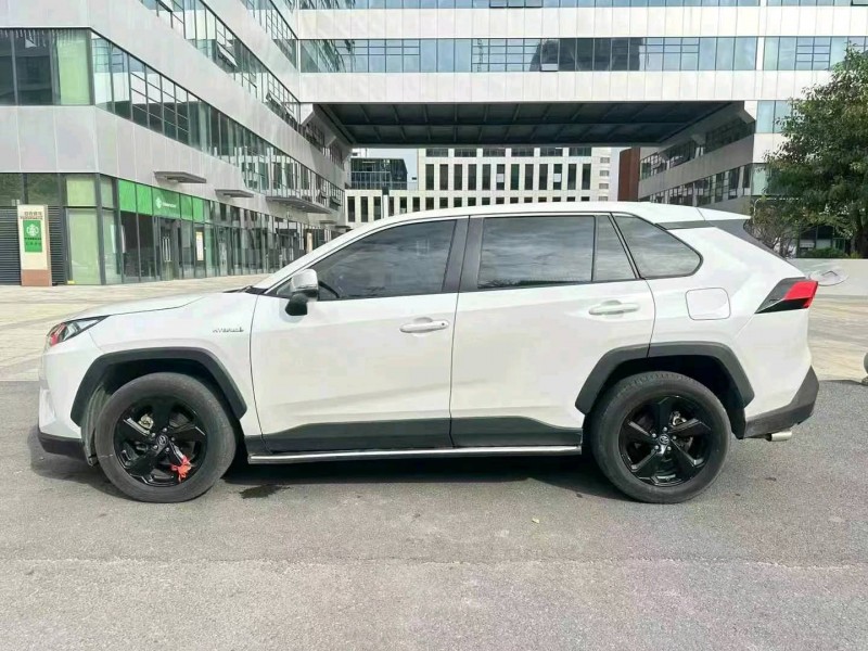 广州22年丰田RAV4荣放3