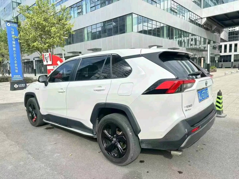 广州22年丰田RAV4荣放7