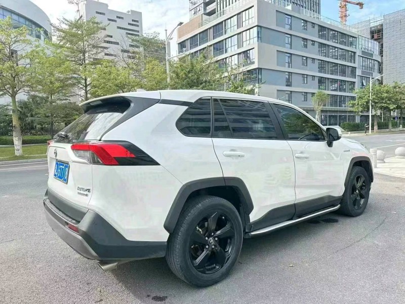 广州22年丰田RAV4荣放8