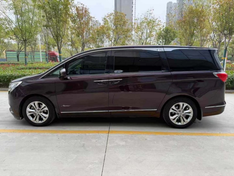 济宁17年别克GL87