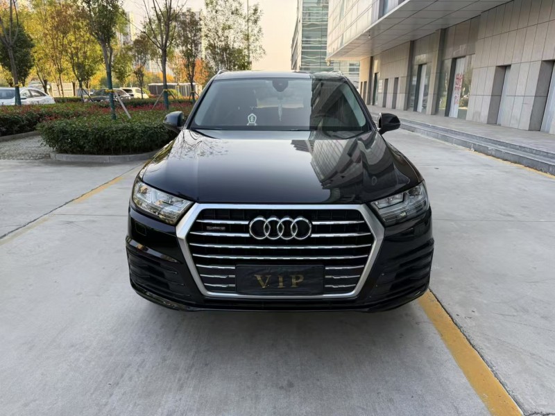 济宁19年奥迪Q71