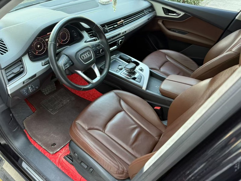 济宁19年奥迪Q75