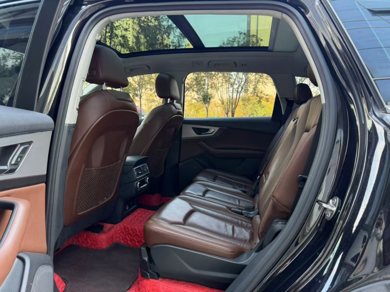 济宁19年奥迪Q76