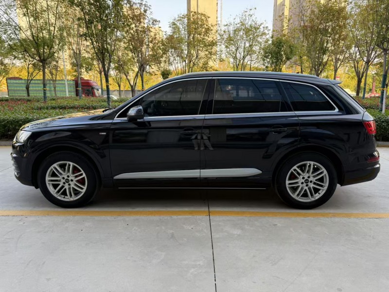 济宁19年奥迪Q77