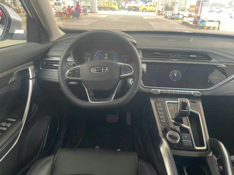 保定19年吉利博越7