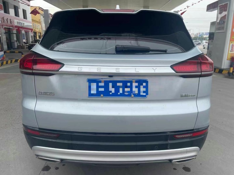 保定19年吉利博越9