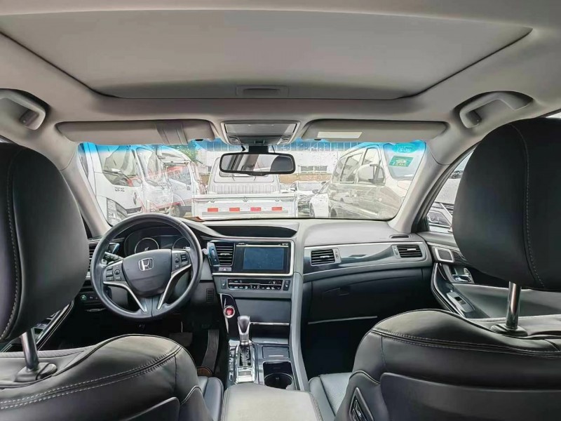 保定17年本田思铂睿5