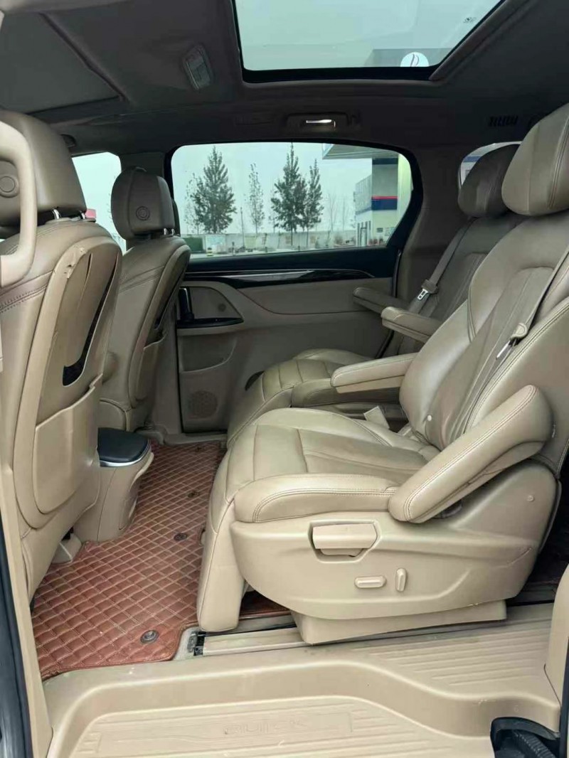 济宁17年别克GL84