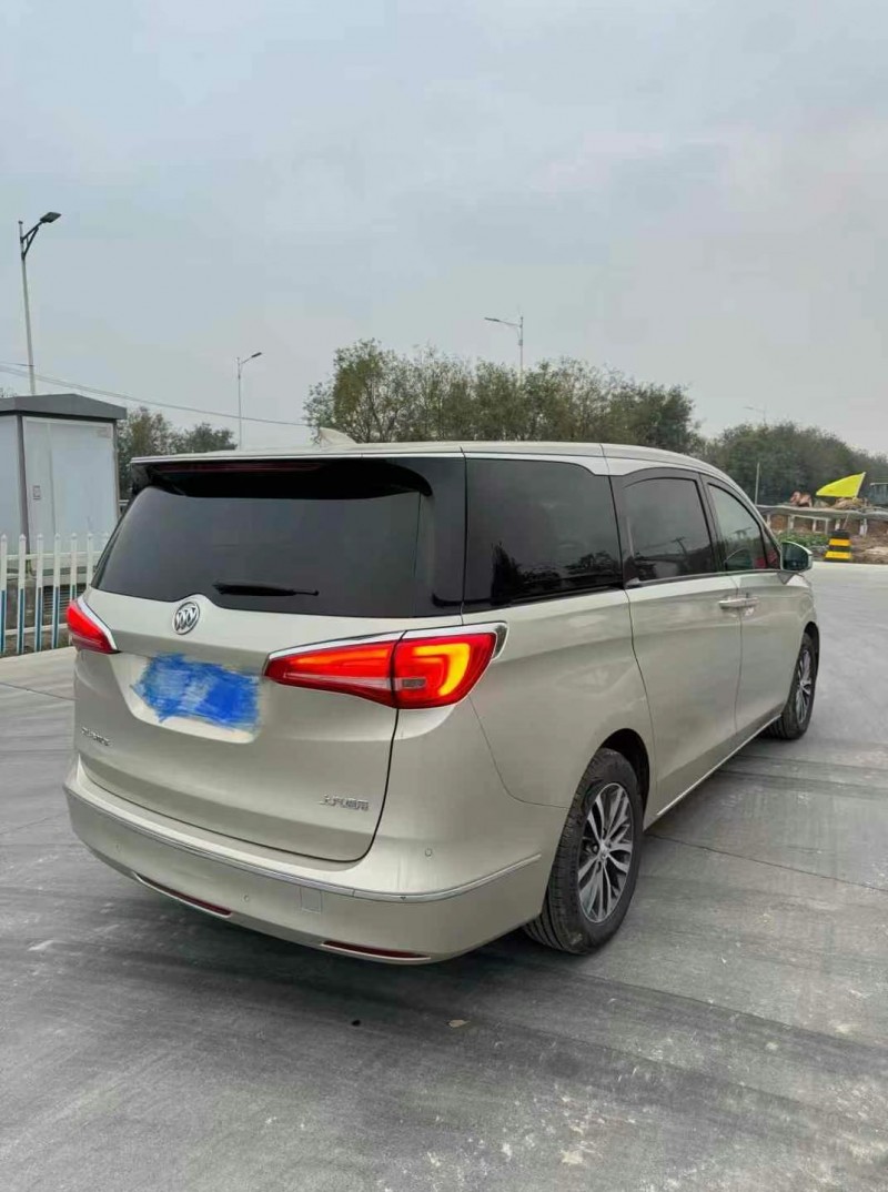 济宁17年别克GL86