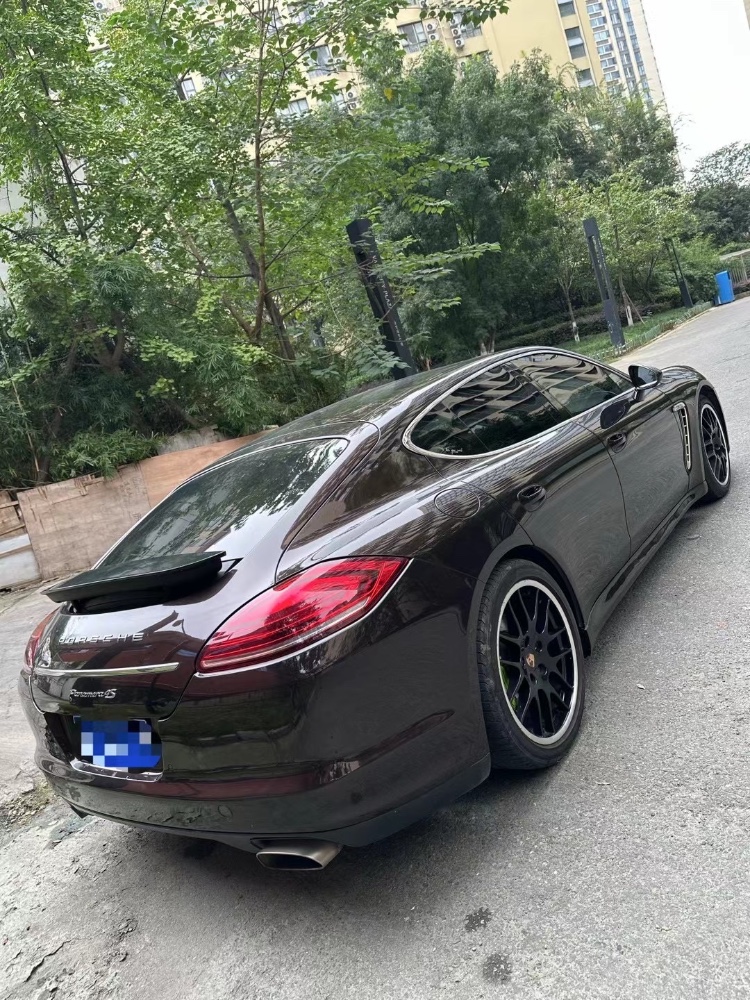 成都13年保时捷帕拉梅拉8