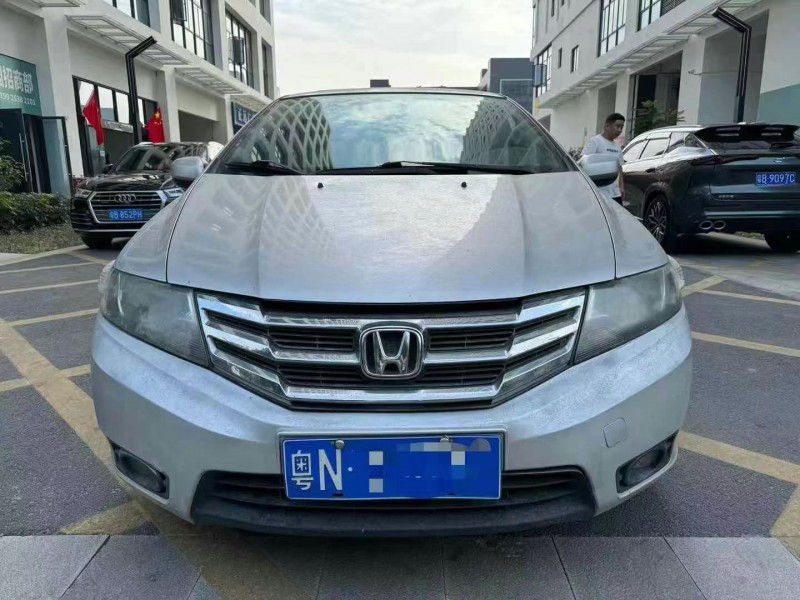 深圳13年本田锋范1