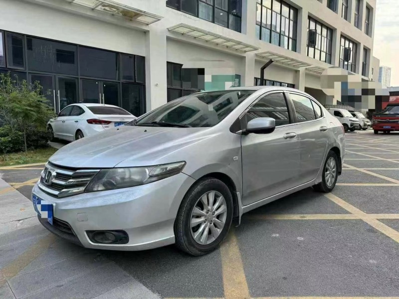 深圳13年本田锋范2