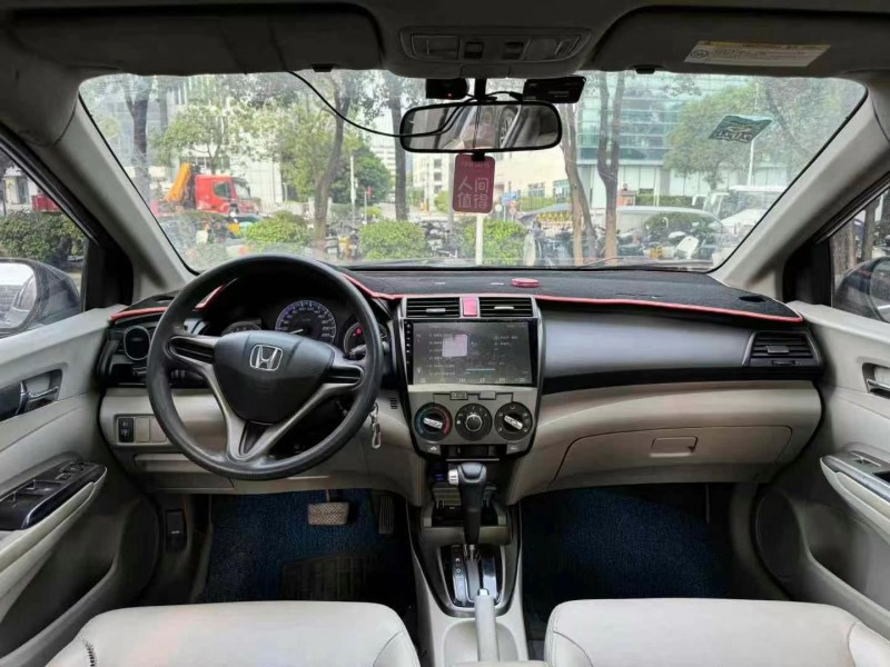 深圳13年本田锋范3