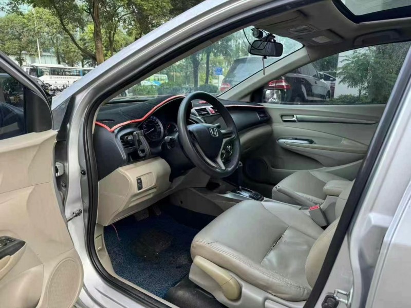 深圳13年本田锋范4