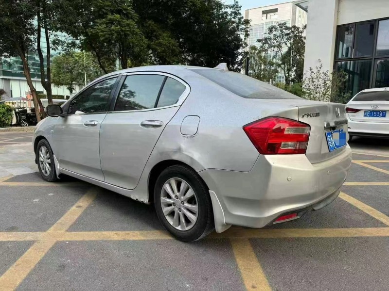 深圳13年本田锋范8