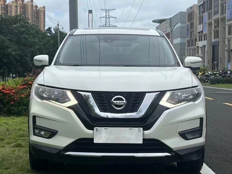 海口18年日產奇駿1