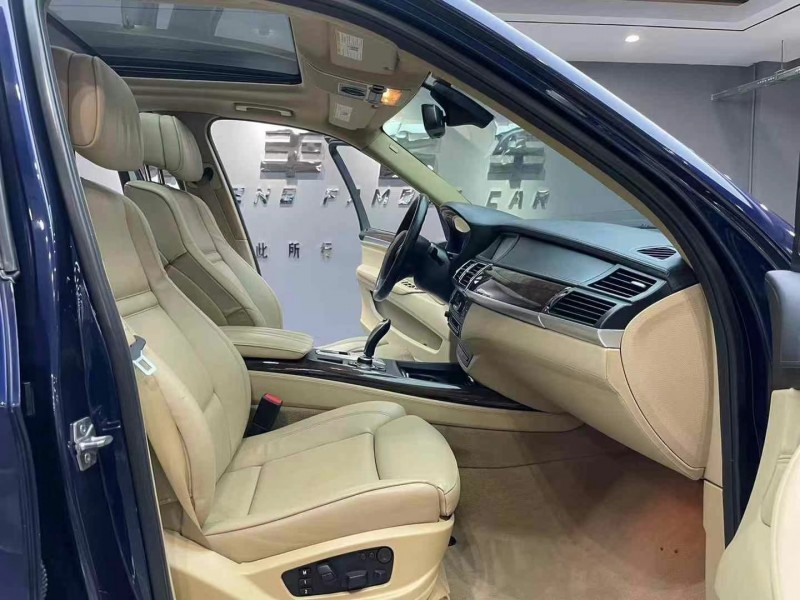 成都11年宝马X57