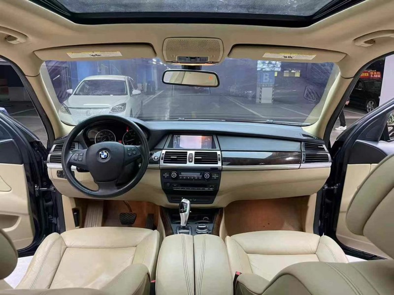 成都11年宝马X58