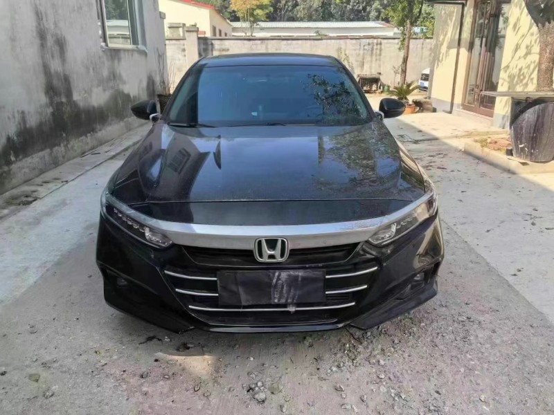 青岛22年本田雅阁1