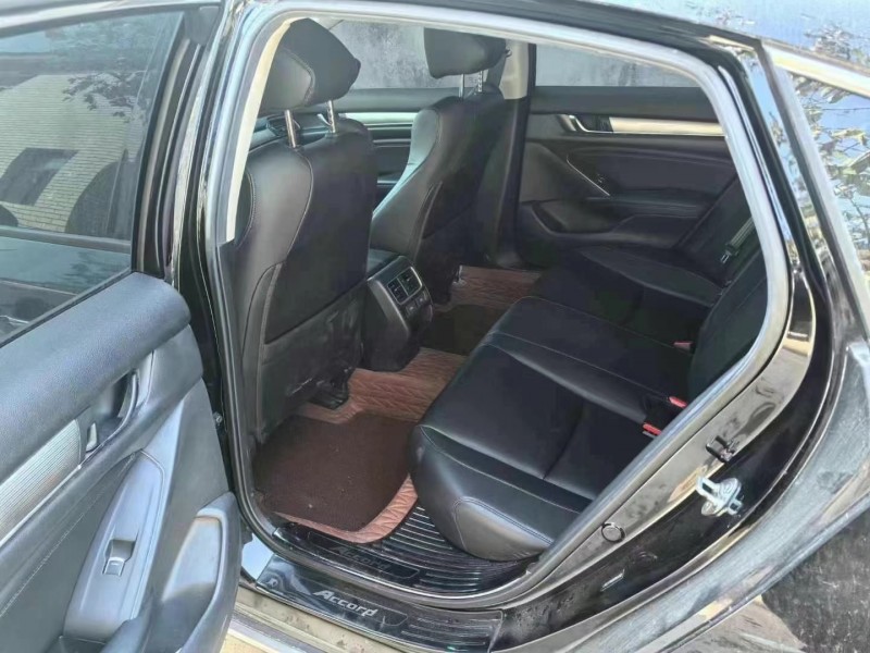 青岛22年本田雅阁4