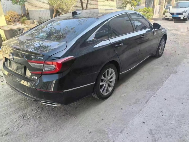 青岛22年本田雅阁7