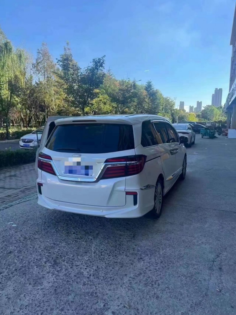 青岛19年本田艾力绅3